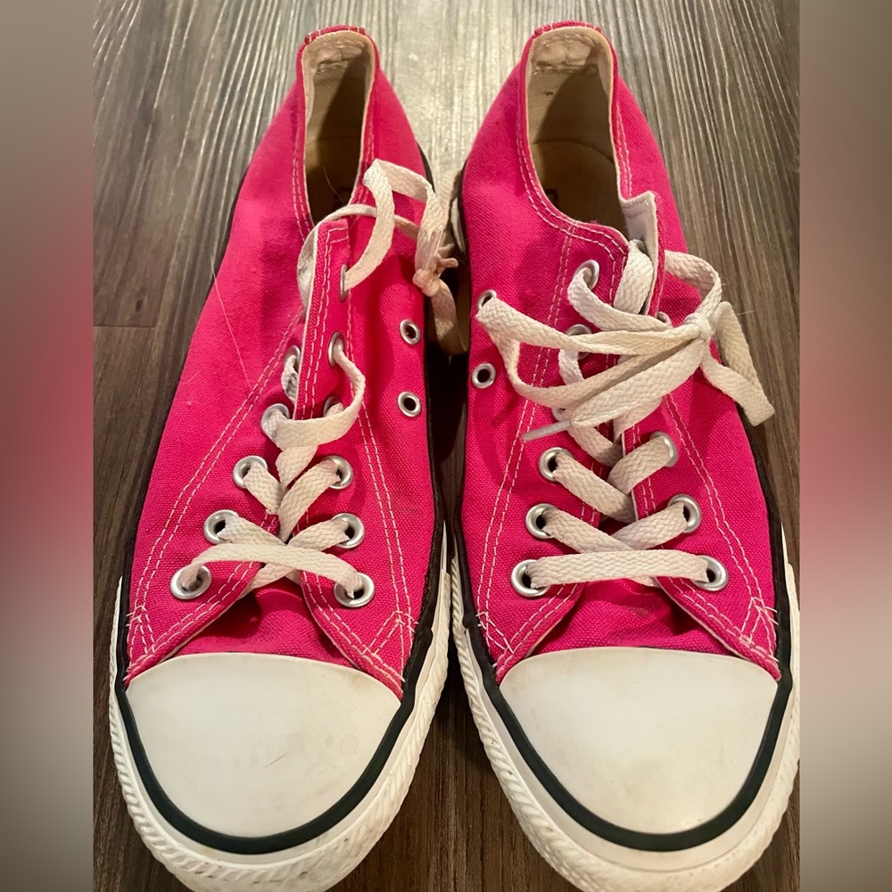 Hot pink converse